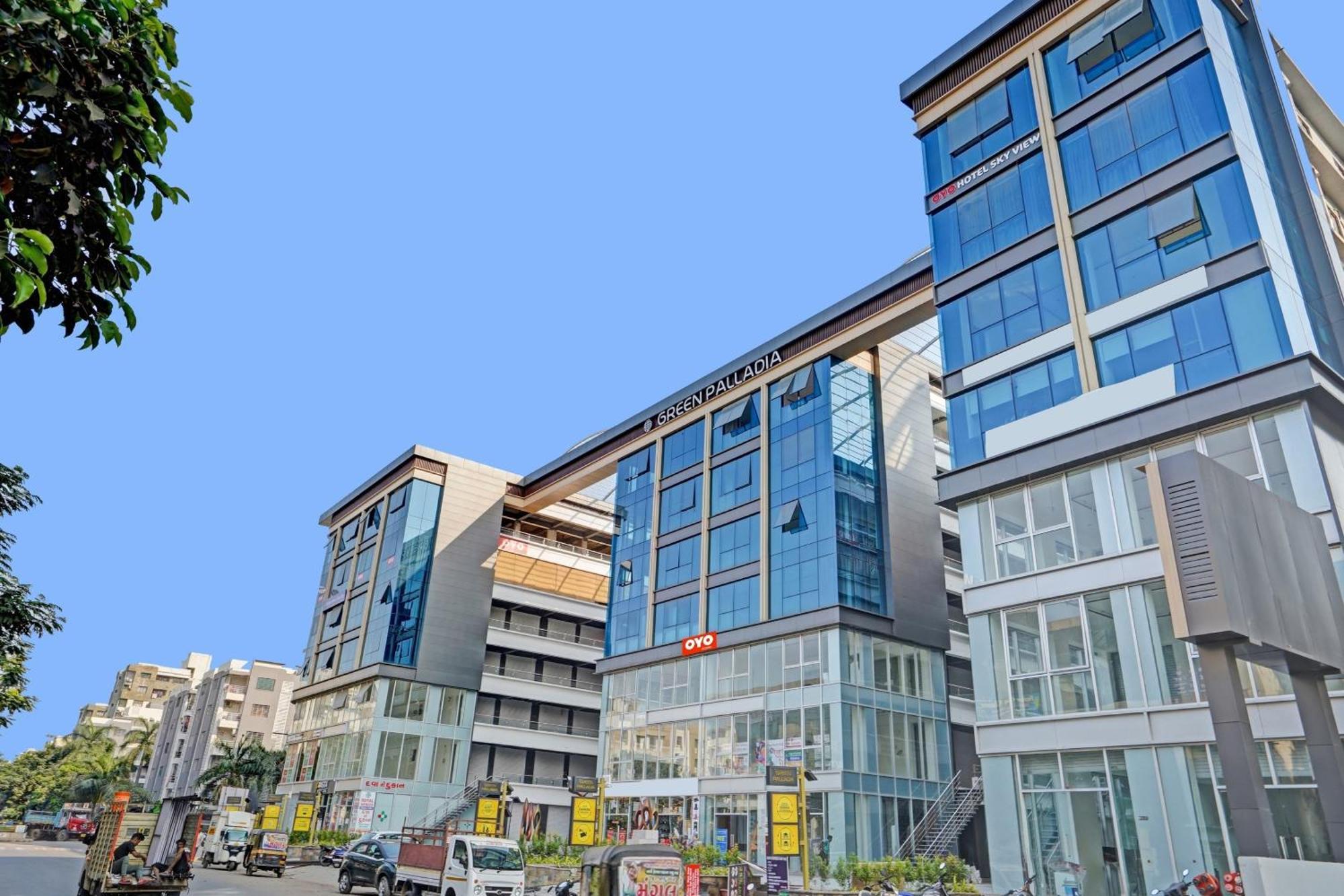 Hotel O Sky View Сурат Екстериор снимка